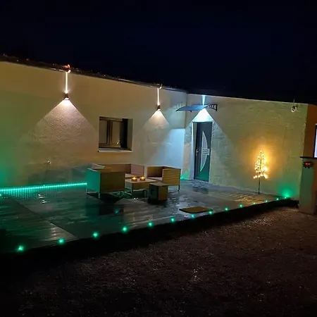 Makeda & Jacuzzi Villa