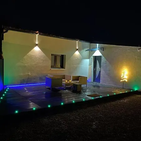 Makeda & Jacuzzi Villa *